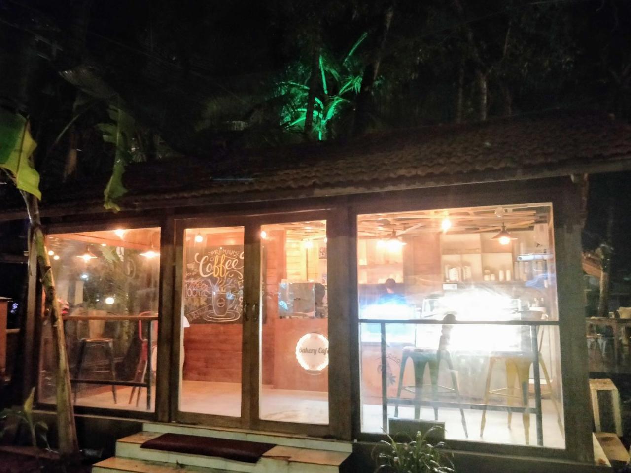 Mandrem Village Resort エクステリア 写真