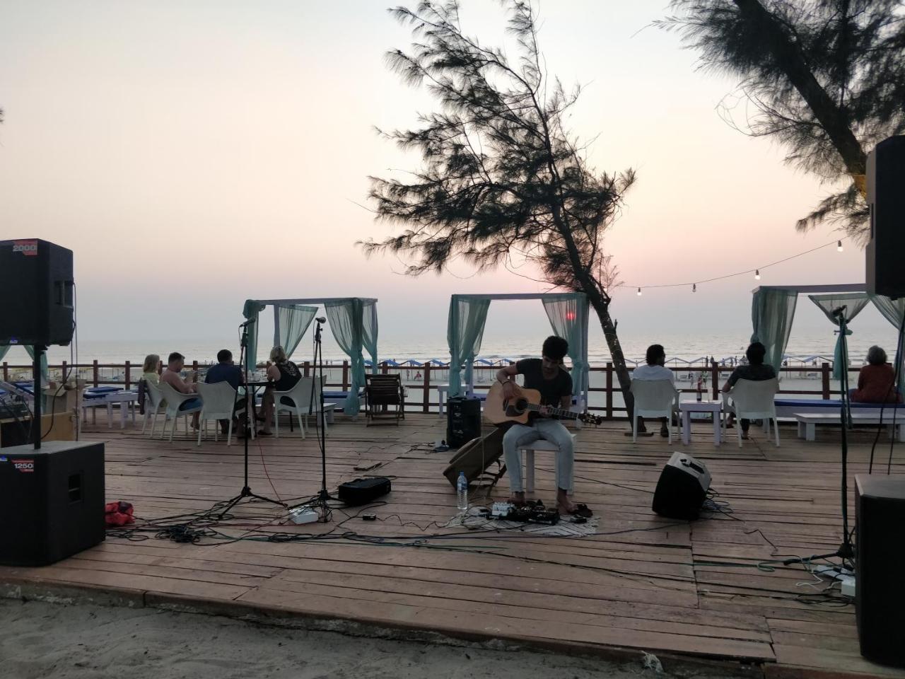 Mandrem Village Resort エクステリア 写真